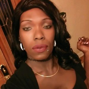 Meet your Posher, Niema